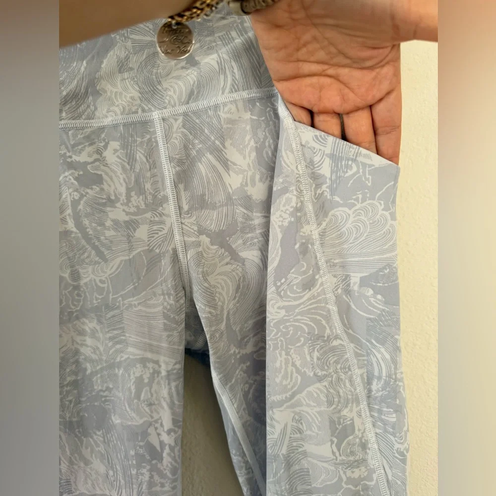Lululemon White Patterned Fast and Free Crop Leggings - Picture 8 of 13